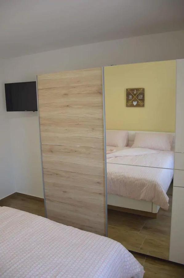 Old Town Apartment Popovic Orsera Esterno foto
