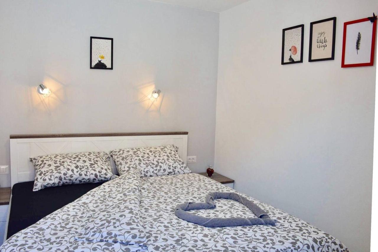 Old Town Apartment Popovic Orsera Esterno foto
